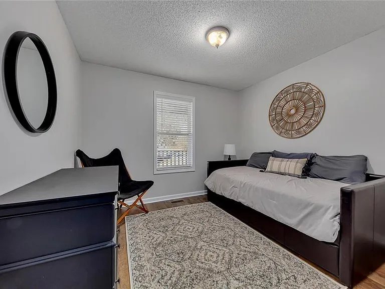 1817A Hardman Ln — Photo 18