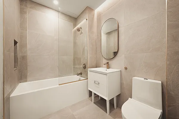 Bathroom, photo 1