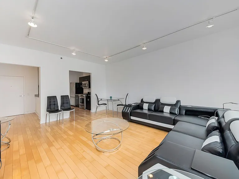 8 E Randolph St #2107 — Photo 3