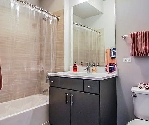 2nd image of 854 S Clark St #1325