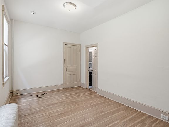 4th image of 307 Kings Hwy E APT 1