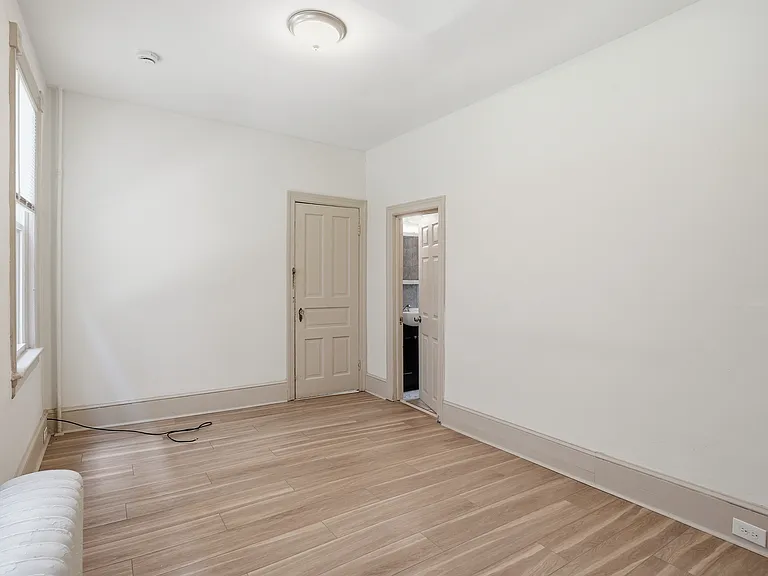 307 Kings Hwy E #1 — Photo 4
