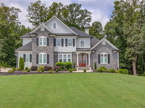 5392 Retreat Dr, Flowery Branch, GA 30542
