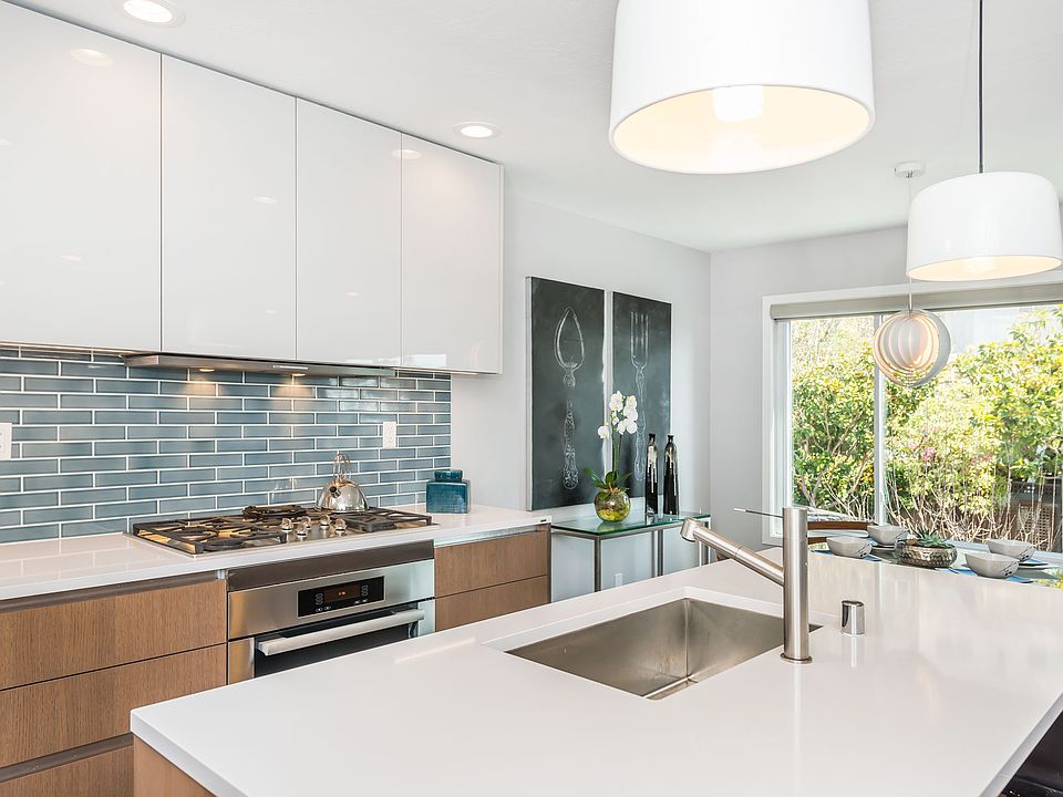 Minimalist Italian kitchen