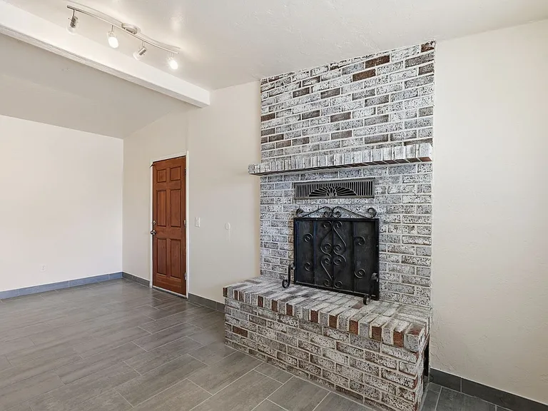 4608 S Fremont Ave — Photo 6