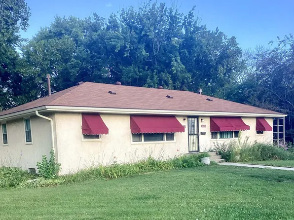 2320 Douglas Dr N, Golden Valley, MN 55422