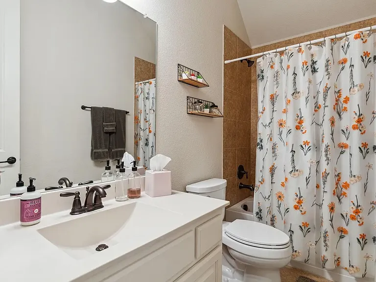 2416 Royal Summit Dr — Photo 15
