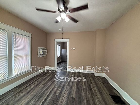 5th image of 708 Elwood St