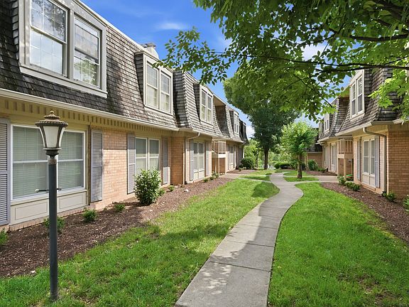 3rd image of 3000 Hillsboro Pike APT 71