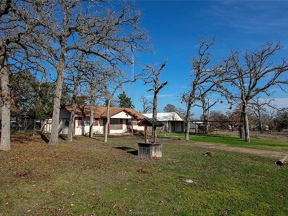 2nd image of 111 S Yaupon Dr