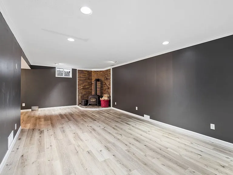 1632 Dodge St — Photo 11