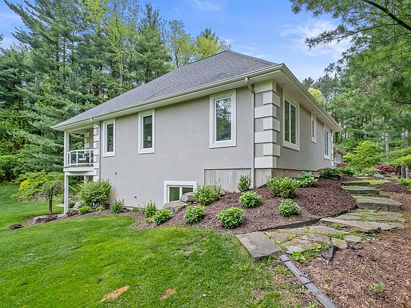 4th image of 3055 Mahogany Ct NE