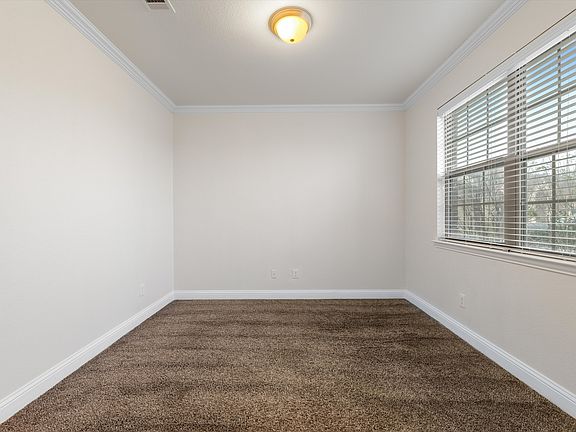 5th image of 610 Alderwood Ct