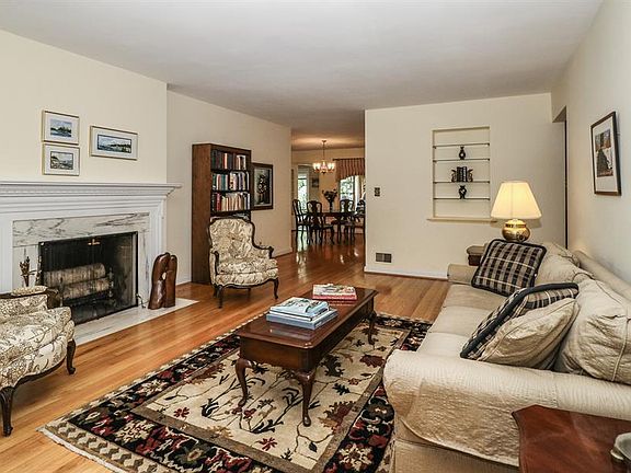 4th image of 305 Forest Ave