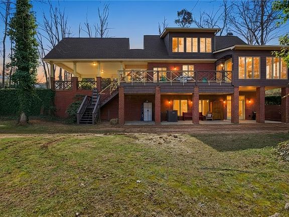 3rd image of 151 Ivy St