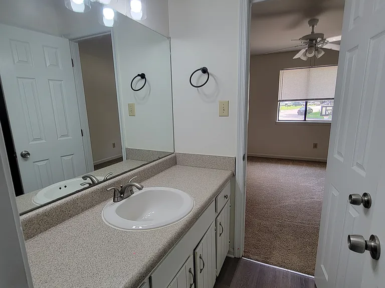 102 Bramble Ct — Photo 7
