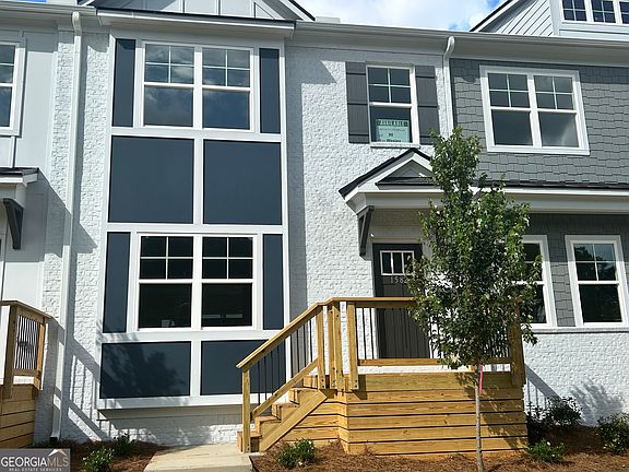 3rd image of 1582 Salem Dr #99
