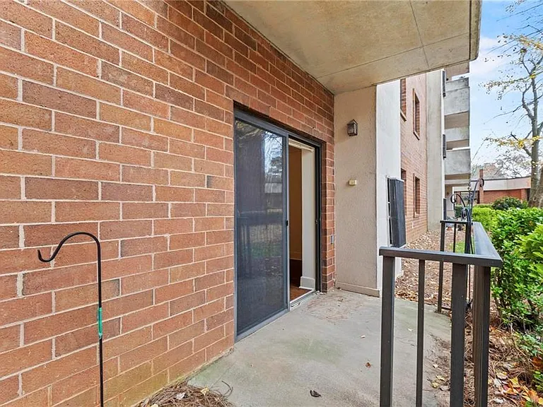 300 Johnson Ferry Rd #A110 — Photo 13