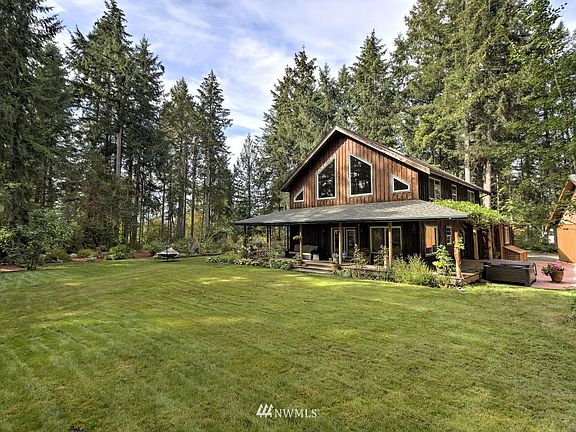5th image of 211 SE Cedar Hill Ln