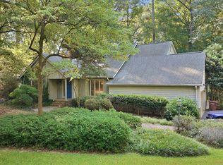 104 Fair Oaks Ln, Greenwood, SC 29646