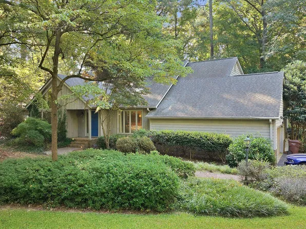 104 Fair Oaks Ln, Greenwood, SC 29646