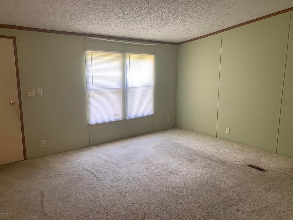 2nd image of 3940 Phelps Dr
