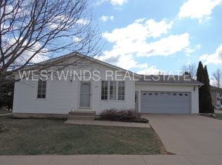 200 Elm Ridge Dr, North Liberty, IA 52317