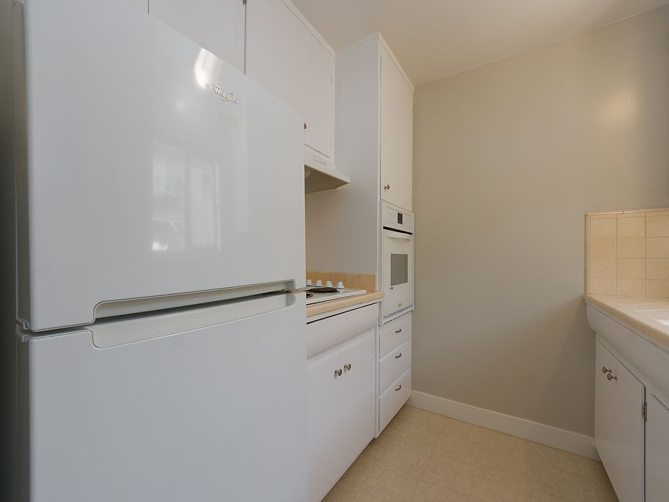 2nd image of 1364 Laurel St APT 6
