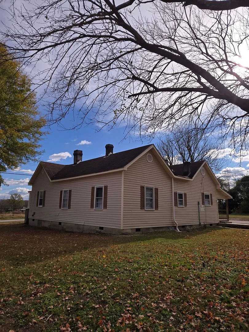 4 bedroom 1.5 bath house — Photo 4