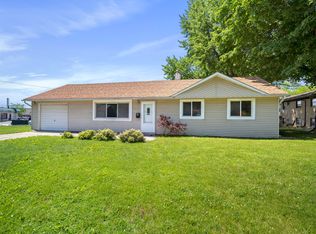 310 Maple Dr, Morris, IL 60450