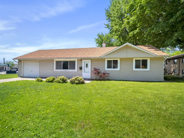 310 Maple Dr, Morris, IL 60450