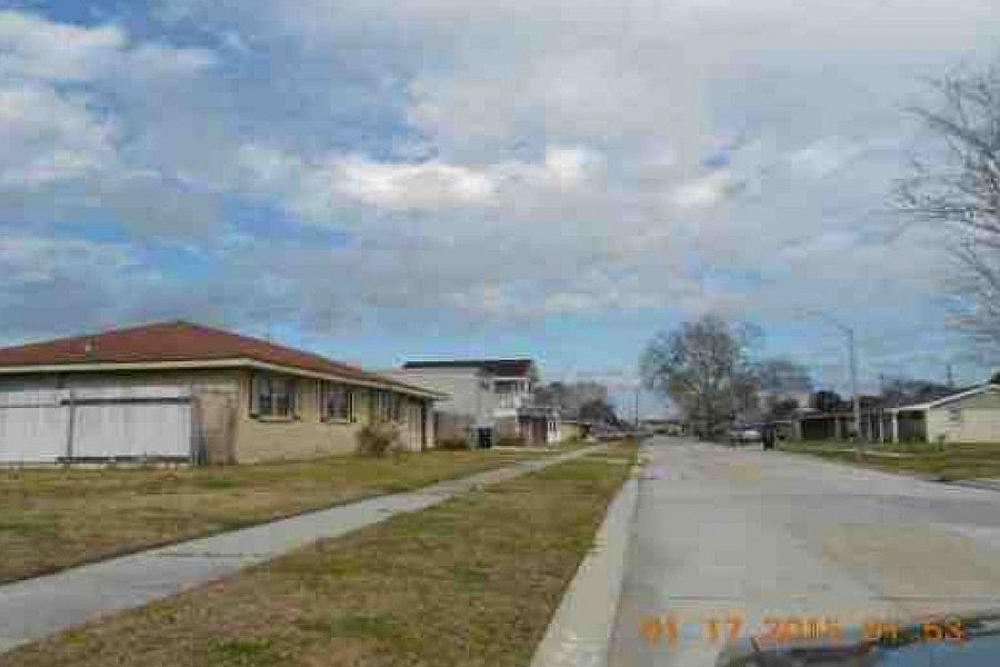 2nd image of 2204 Kenneth Dr