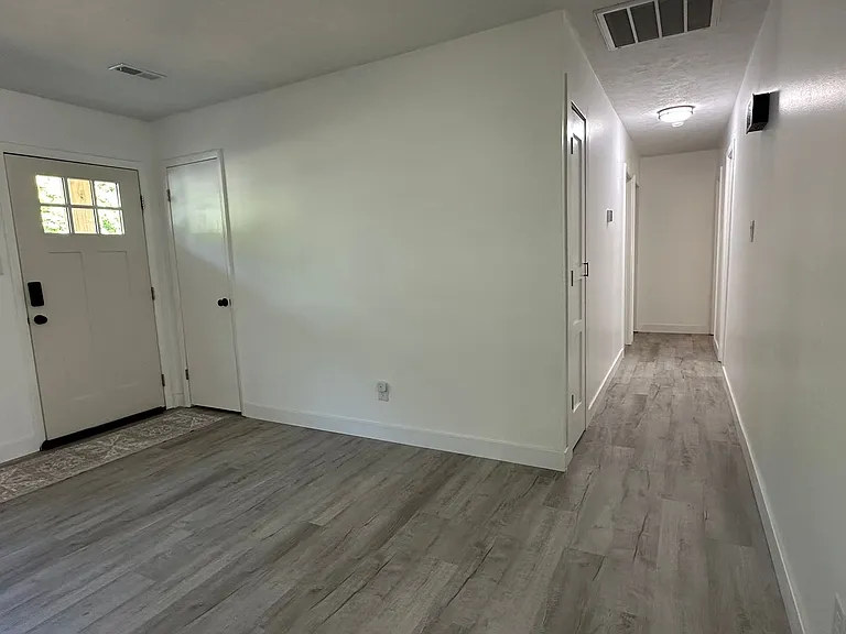 975 Lisa Ave — Photo 3