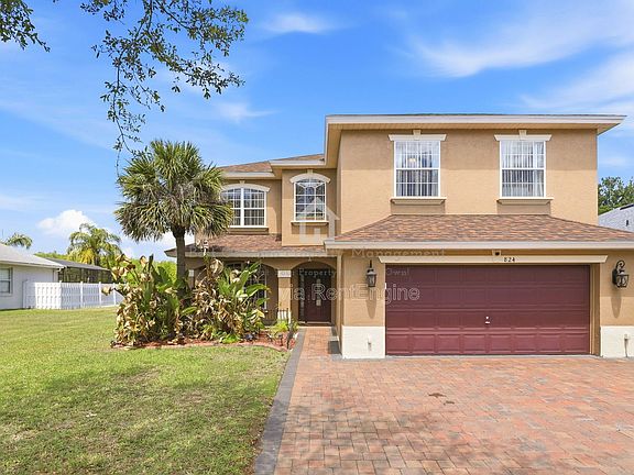 3rd image of 824 Lake Biscayne Way