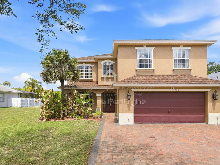 824 Lake Biscayne Way — Photo 3