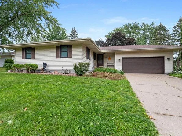 583 Greenway Ave N, Oakdale, MN 55128