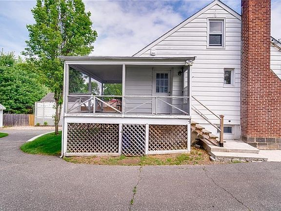 3rd image of 19 Chatham Dr