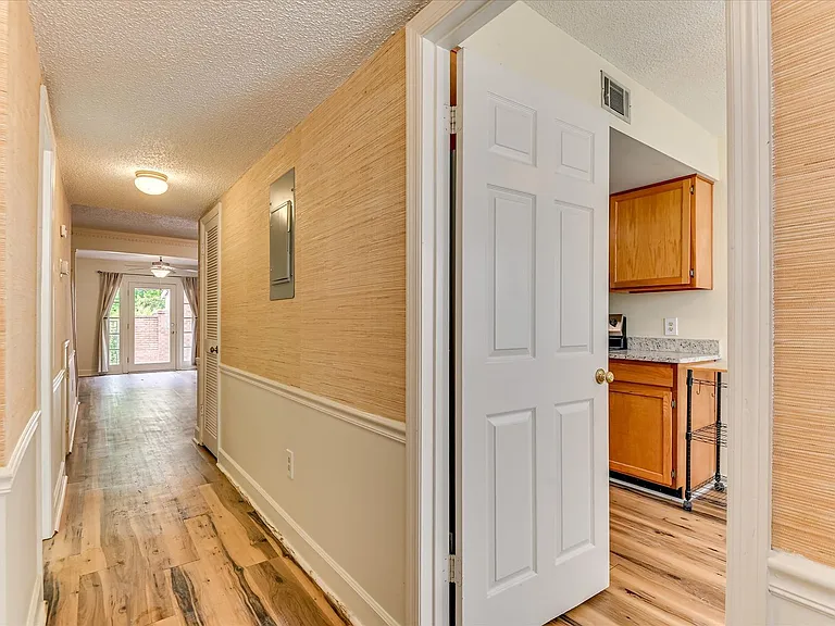 407 Folkstone Cir — Photo 6