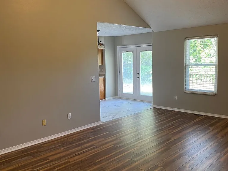 449 W Hines St — Photo 1