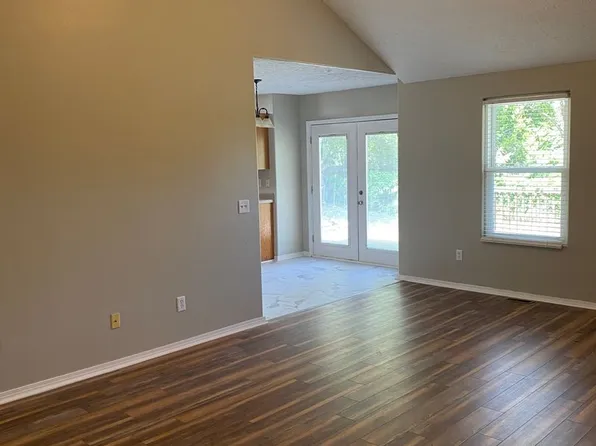 449 W Hines St, Republic, MO 65738