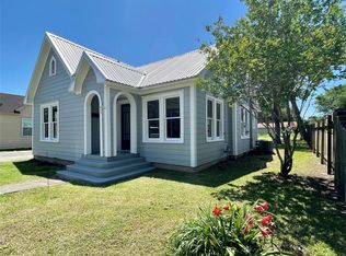 611 Fahrenthold St, El Campo, TX 77437