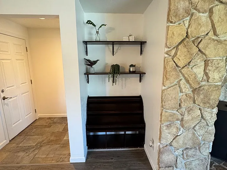 225 Kashmir Ct SE — Photo 6