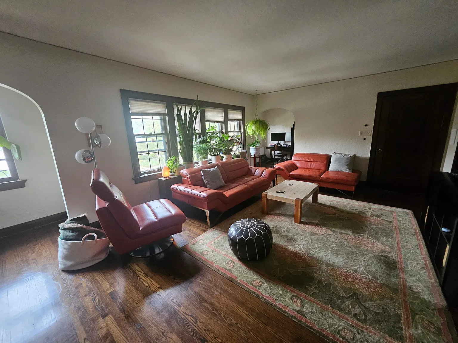 3 bed, 1900 sqft, $1,950 — Photo 3