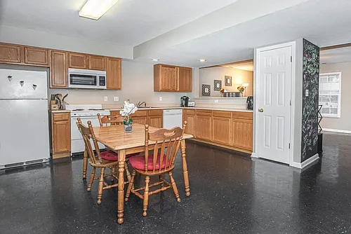 314 W Riley Dr Photo 1