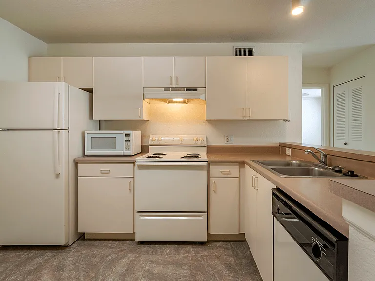 Westminster Apartments — Photo 11