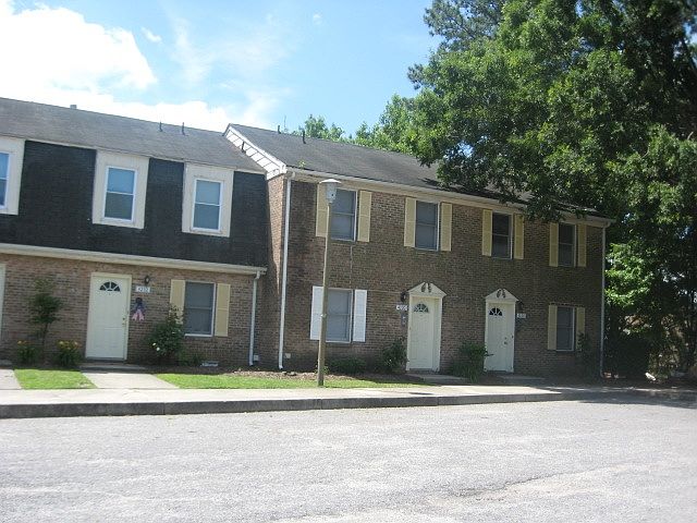 1st image of 4228 Queenswood Dr
