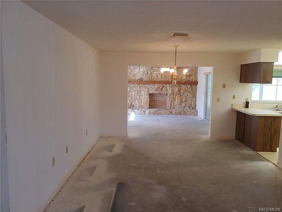 3rd image of 424 S Washington St