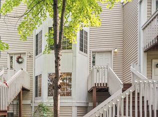 343 W Treehouse Ln, Round Lake, IL 60073