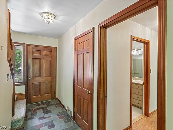 5th image of 45 Sterncrest Dr