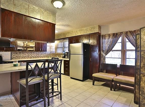 5th image of 1470 N Willis St